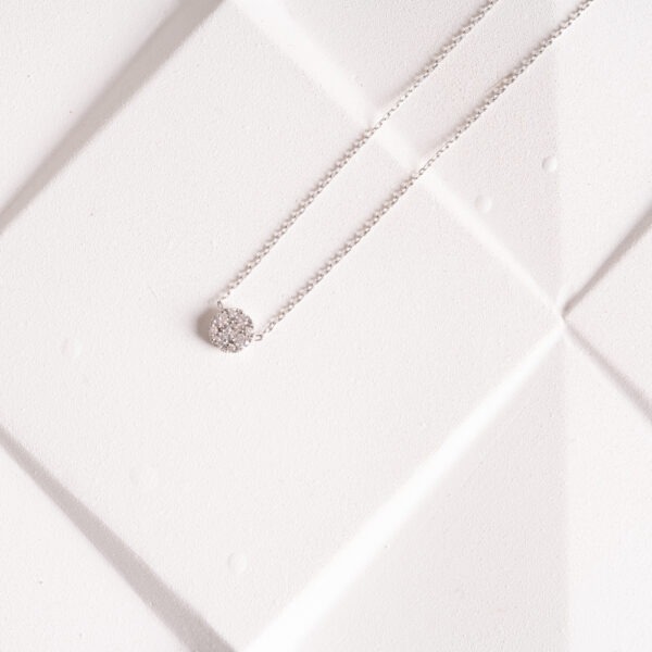 Collier pavé