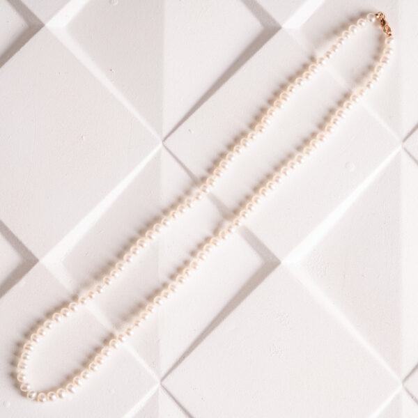 Collier de perles or rose