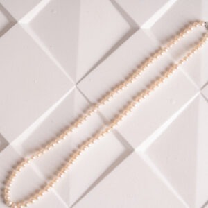 Collier de perles or blanc