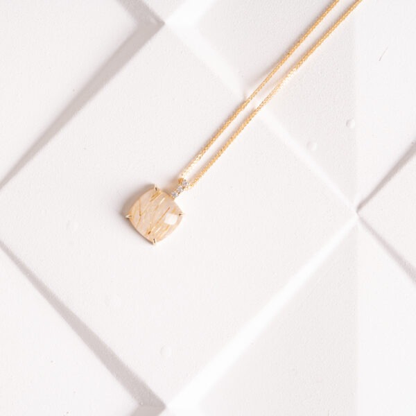 Collier quartz rutilé et brillants or jaune