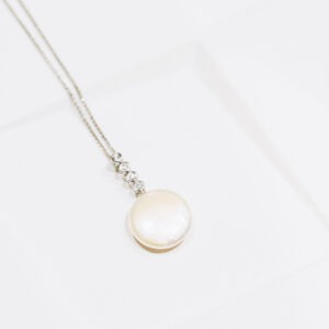 Collier perle baroque et brillants en or blanc