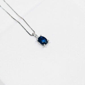 Collier saphir et brillants en or blanc
