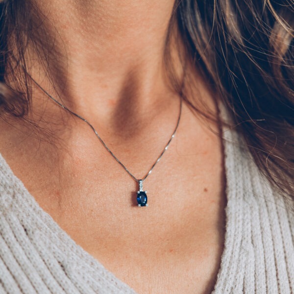 Collier saphir et brillants en or blanc – Image 2