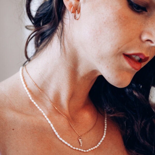 Collier de perles "Grains de riz" blanches – Image 3