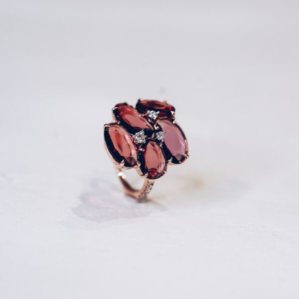 Bague "Double rose" rhodolites