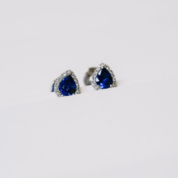 Boucles d'oreilles "Les poires saphirs et brillants"