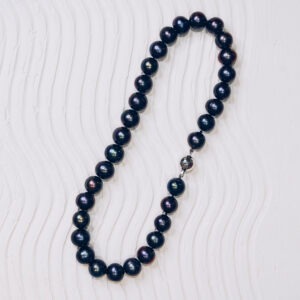 Collier de perles noires