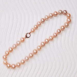 Collier de perles roses