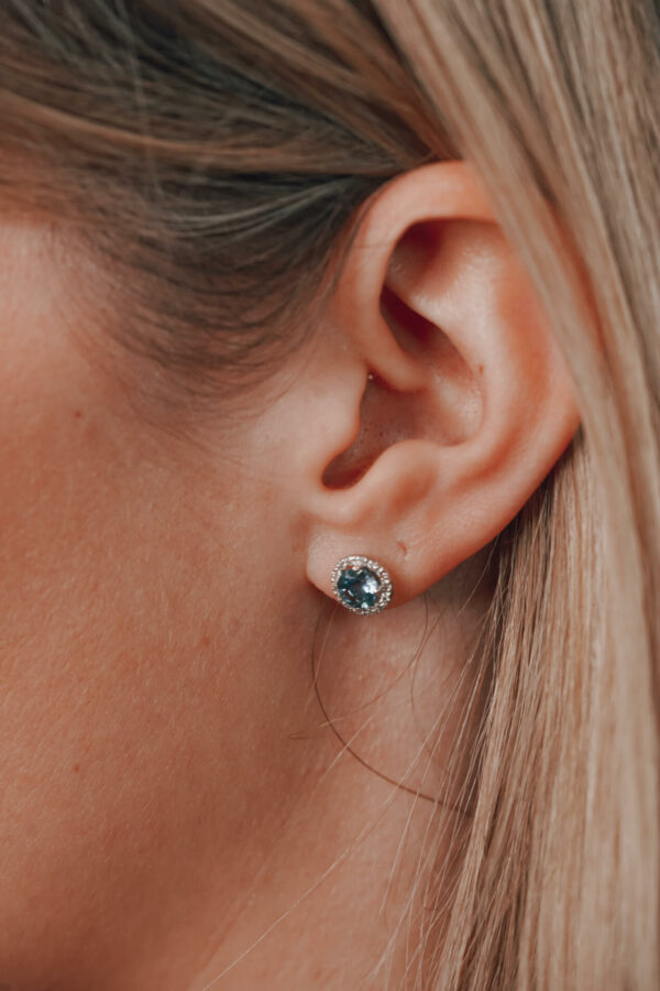 Boucles d'oreilles "Les entourées" topaze blue London – Image 4